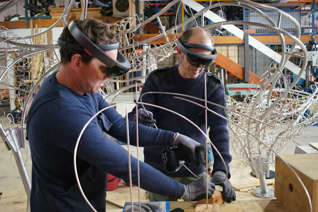 Cameron Newnham and Nick van den Berg: Fabricating in Mixed Reality