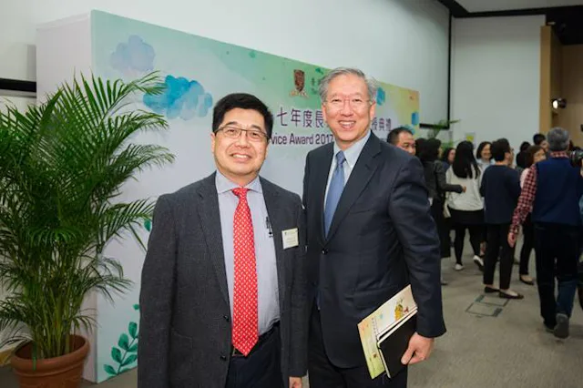 Prof. Tsou Jin Yeu receives CUHK Long Service Award 2017