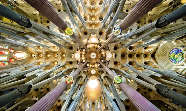 Walking with Gaudí: Slow Architecture